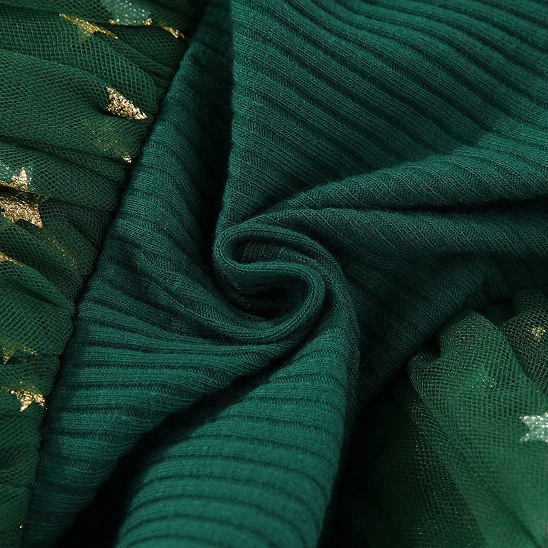 Weihnachts-Schwestern-Partnerlook: Ärmelloses Rüschen-Schulterkleid mit Weihnachtsbaum-Motiv für Mädchen (0-6 Jahre) – Detail 5