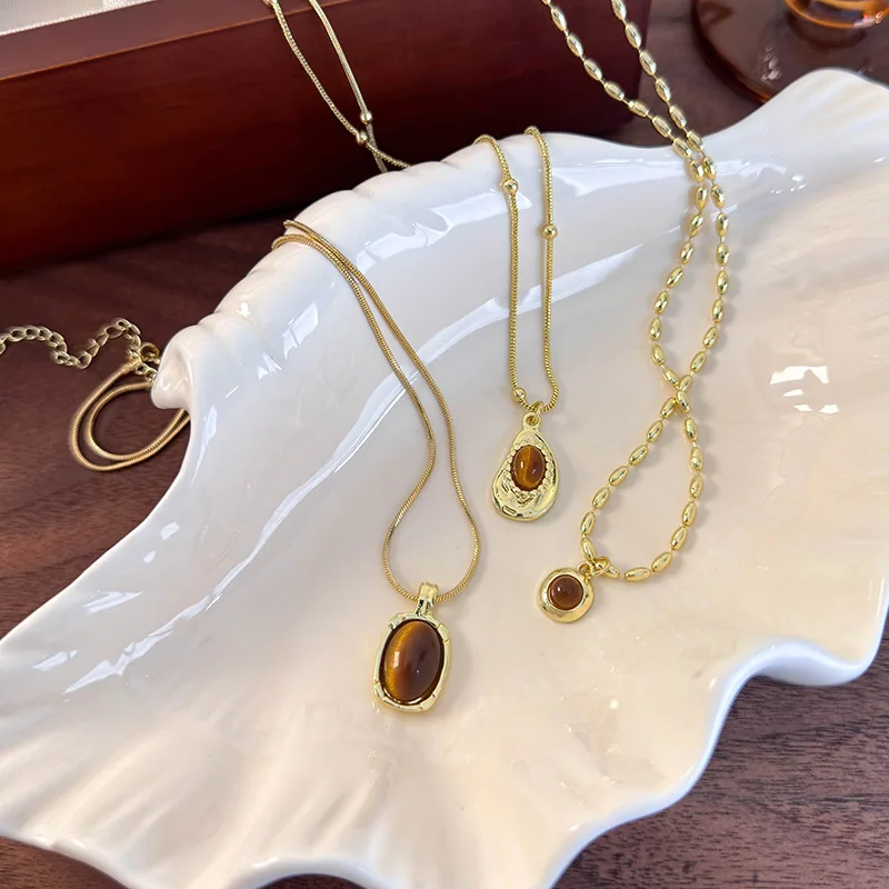 Light Luxury Tiger Eye Stone Pendant Collarbone Necklace Maillard Chic Fall Winter Sweater Chain for Women Standard Length Gold