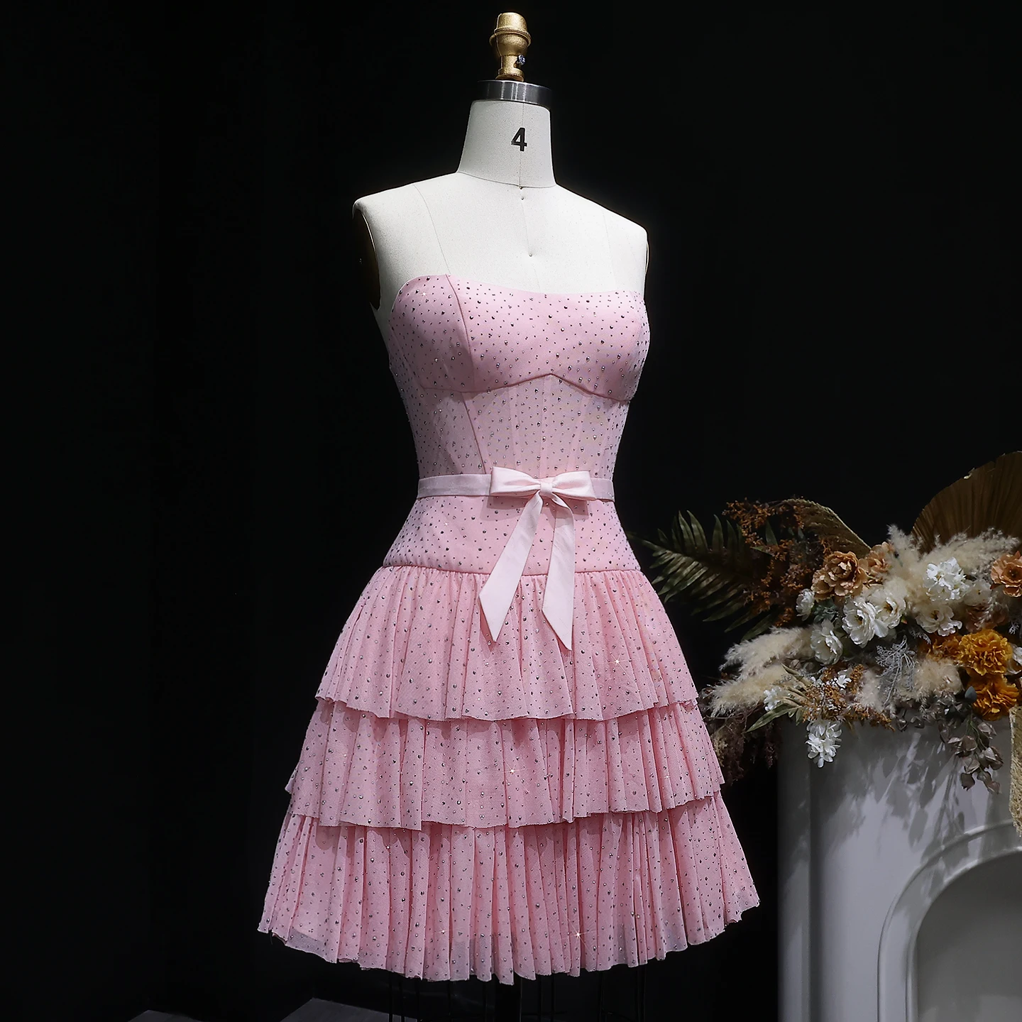 Sharon Said Rosa trägerloses Strass-Homecoming-Kleid, gestuftes Tüllkleid mit Satinschleife, Dubai Cocktail-Abschlussball-Partykleid RM134 Maßanfertigung – Detail 5