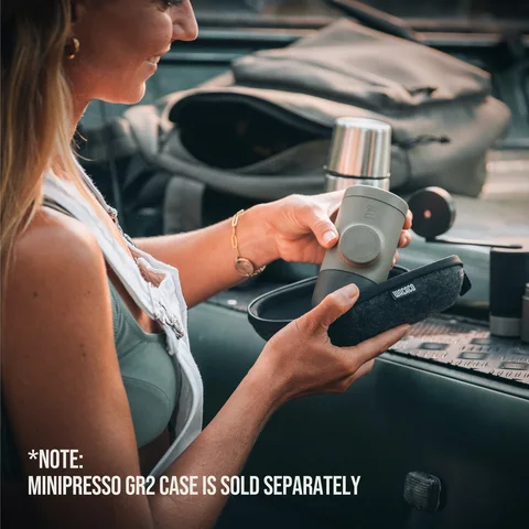 Портативная кофеварка WACACO Minipresso GR2 для приготовления кофе в дороге — фото товара