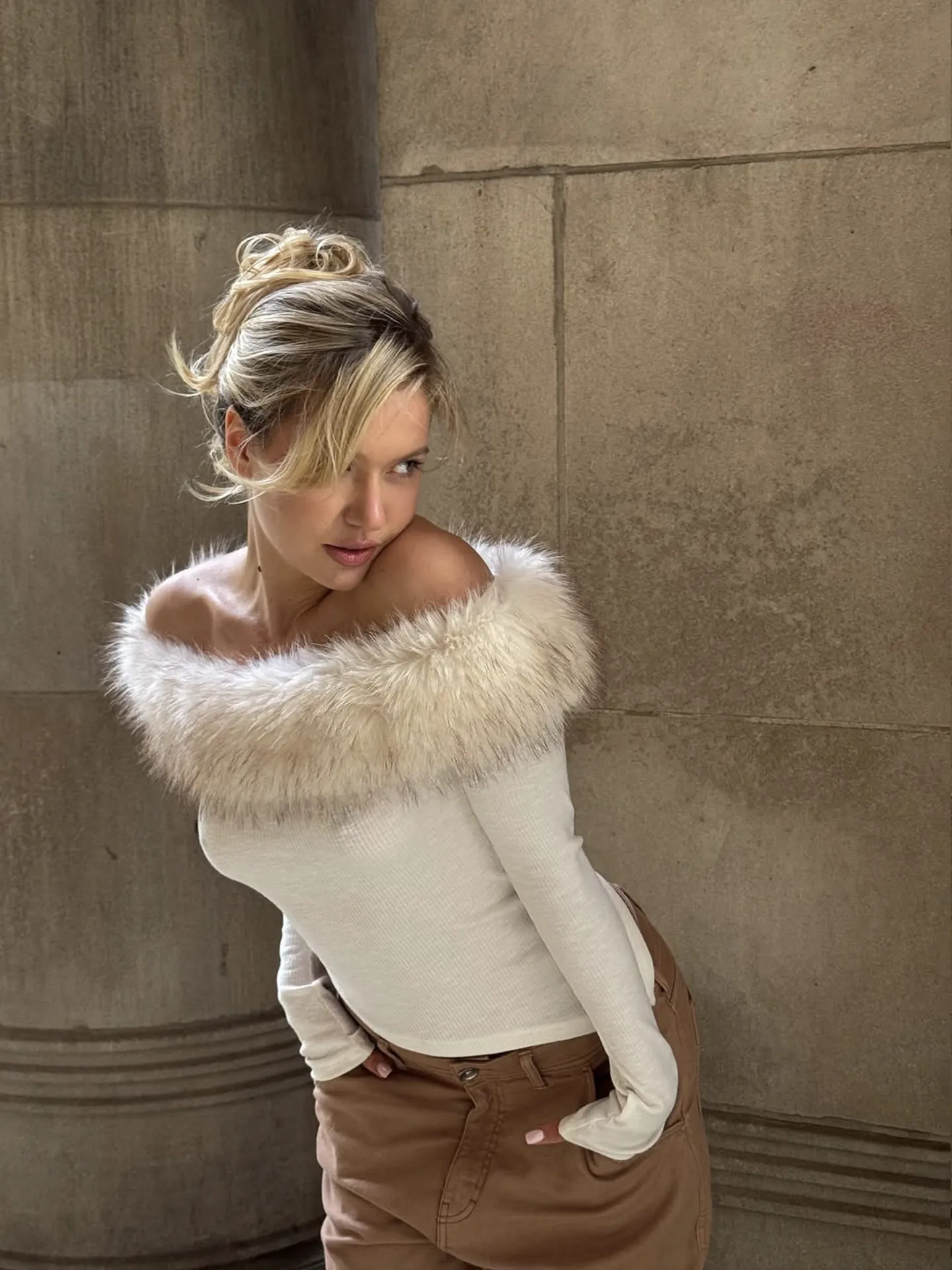 

gia off-white one-shoulder sweater with detachable gradient light grey fur collar and irregular hem.