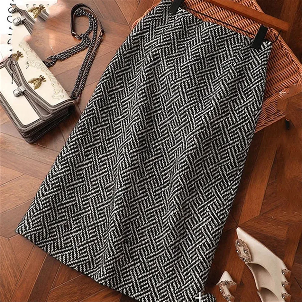 

2024 Fashion Black White Plaid Vintage Woolen Skirt For Women Autumn Winter High Waisted Korean Style Midi Skirts Faldas Mujer