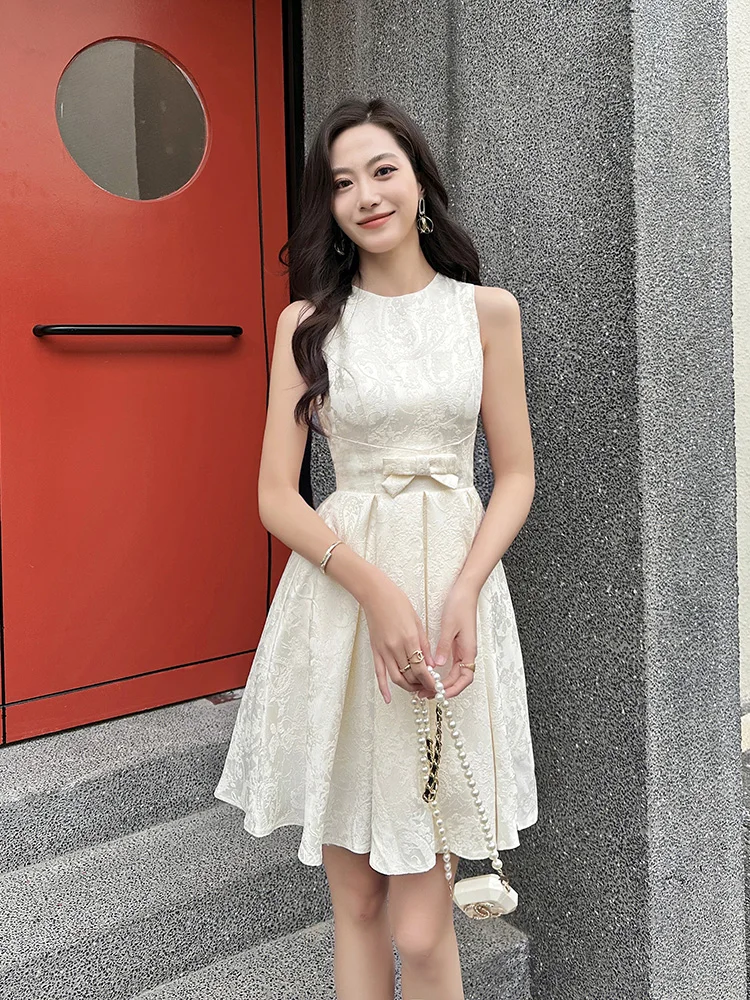 فساتين سهرة فرنسية أنيقة بمزاج اجتماعي ورقبة دائرية بدون أكمام بخصر عالٍ وفيونكة على شكل حرف a فستان قصير بطيات للنساء للصيف