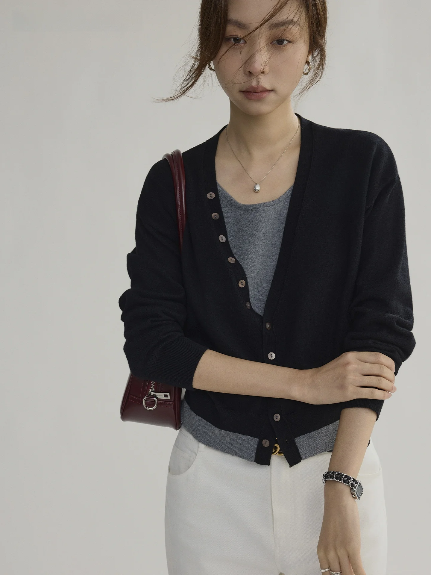 

Joli Choose Short Knitted V-Neck Women's Cardigan Black Slim Fit Contrast Color Outerwear Polyester Fiber Long Sleeve