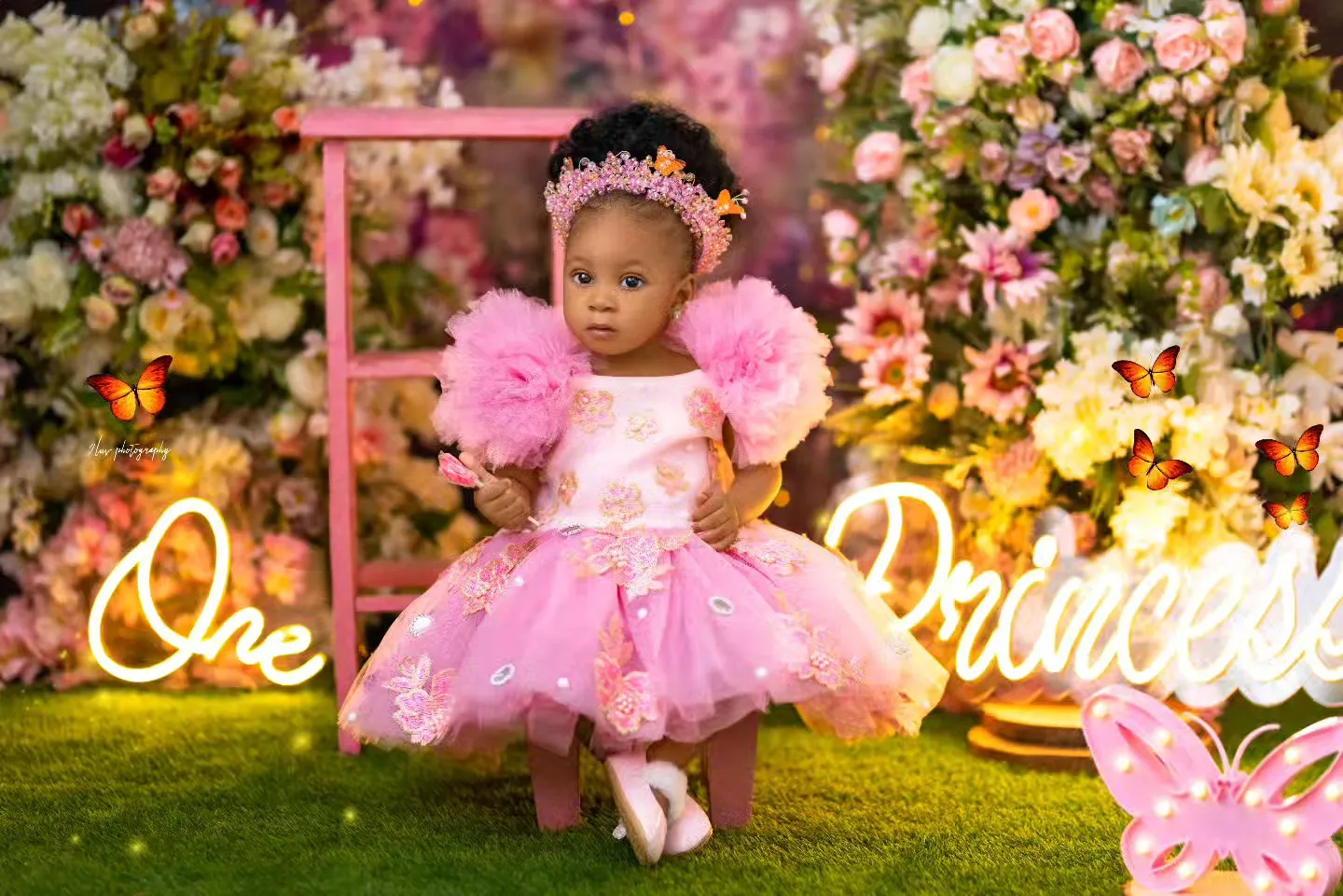 Różowe sukienki urodzinowe dla dziewczynek, aplikowane sukienki do kolan dla dziewczynek sypiących kwiatki, sukienki dla niemowląt i dzieci do sesji zdjęciowych, szyte na miarę.