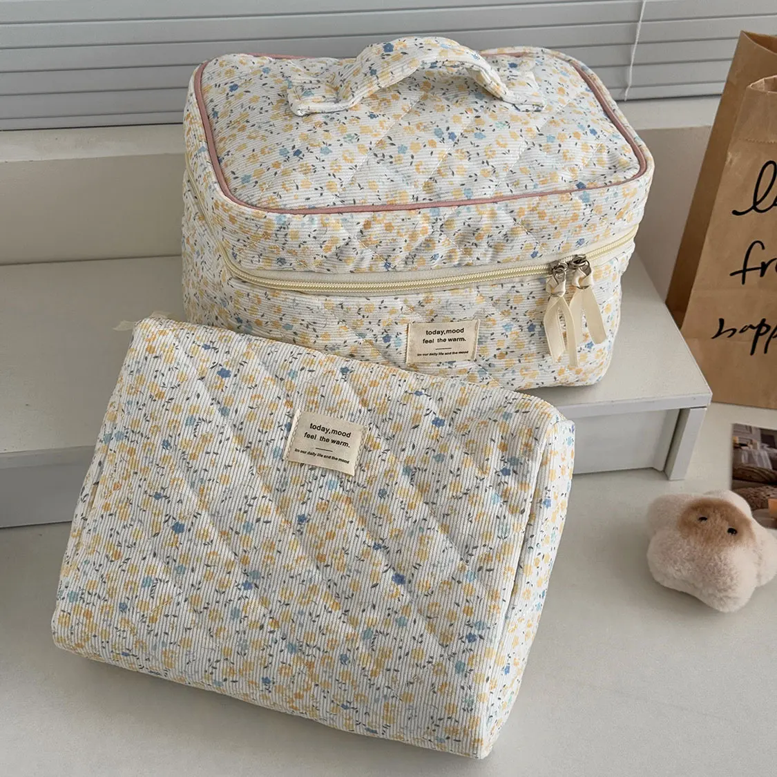 Quilted Cotton Makeup Bag Women Portable Toiletry Storage Bag Go Out Large Capacity Toiletry Storage Bag for Cosmetics Storage