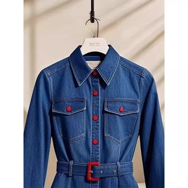 Camicetta di jeans da donna Camicia di jeans con cintura di design alla moda Colletto polo blu Giacca di jeans aderente in vita Abbigliamento primaverile autunnale