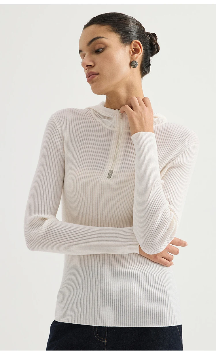BY4621718 Damen-Kapuzenpullover mit halbem Reißverschluss, 100% Wolle, breiter Rippstrick, lange Ärmel, Diamantketten-Emblem, schmale Passform, dezenter Luxus für den Herbst – Detail 5