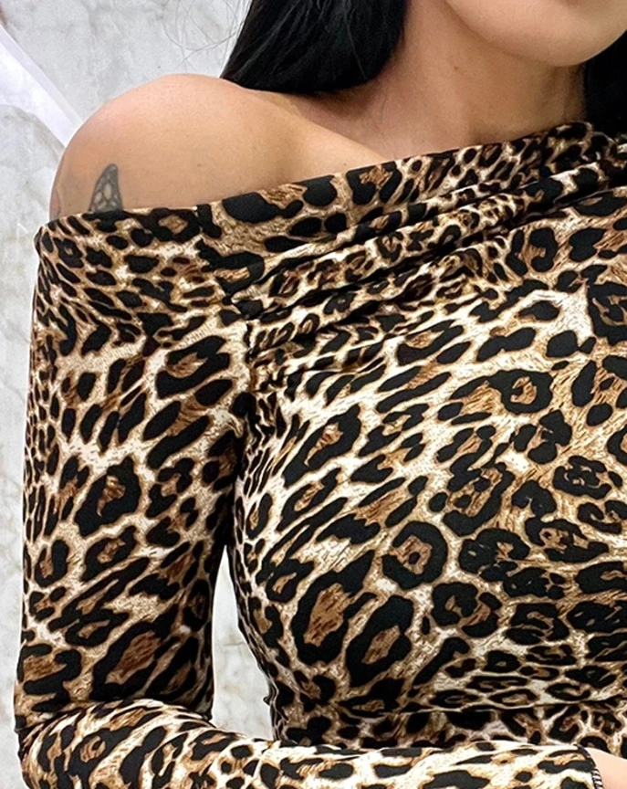 Women's Tops Elegant Fashion Leopard Print Skew Collar Ruched Cold Shoulder Slim Fit Long Sleeve Tee Skinny Daily Casual Top