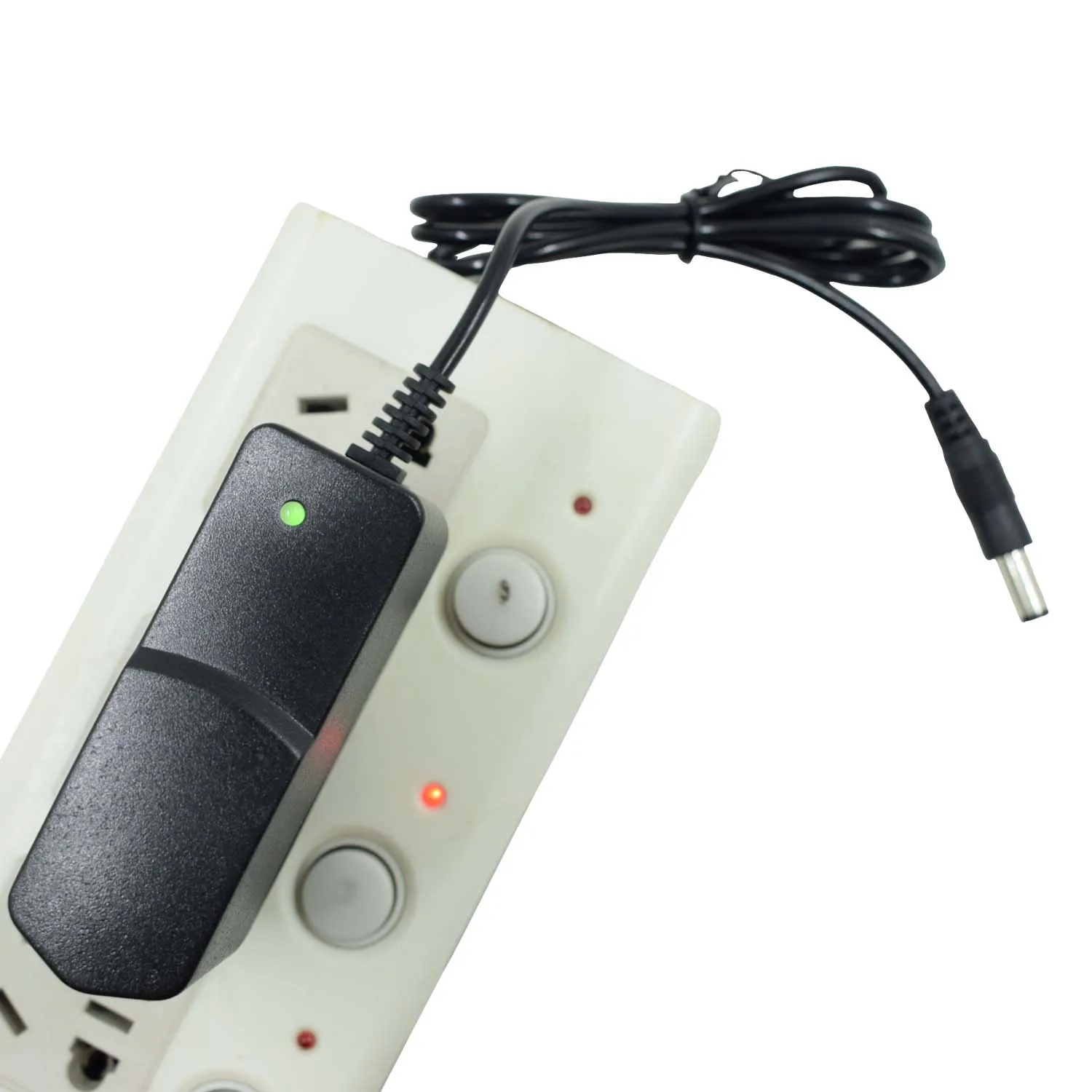 المعيار الأوروبي البريطاني القياسية 5.5 مللي متر 8.4 فولت إضاءة دراجة هوائية شحن مباشر مصباح ليد بار مهايئ شاحن الطاقة العالمي