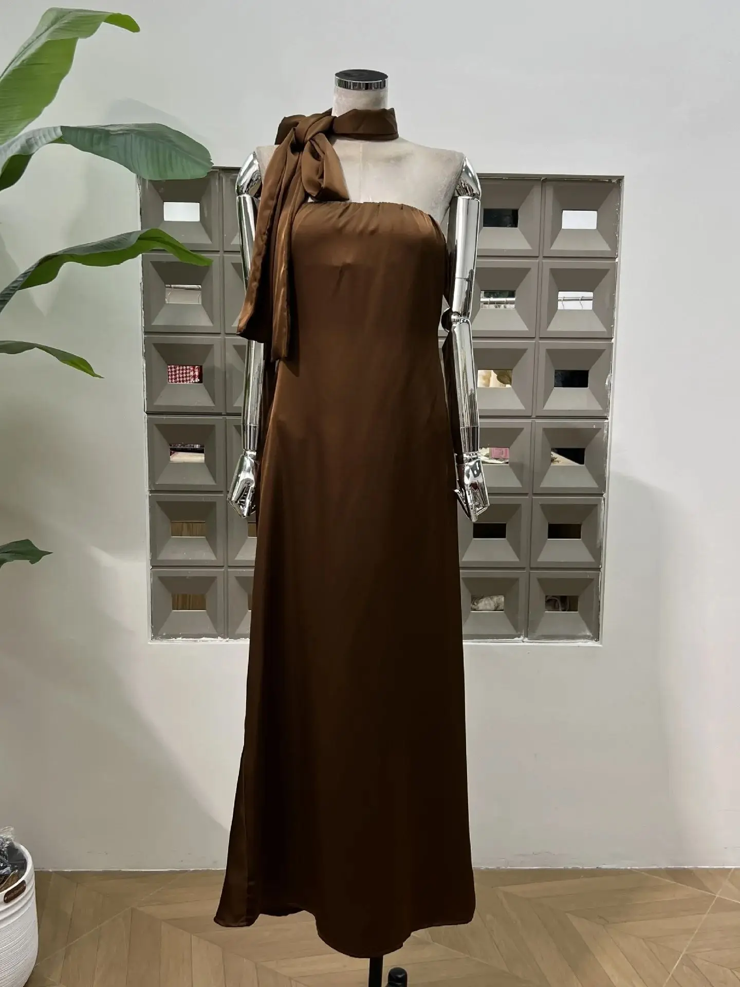 2025 Zomer Nieuwe Elegante Lichtgewicht Volwassen Satijn Strapless Lange Stijl Damesmode Party Club Cocktail Avondjurk Jurken