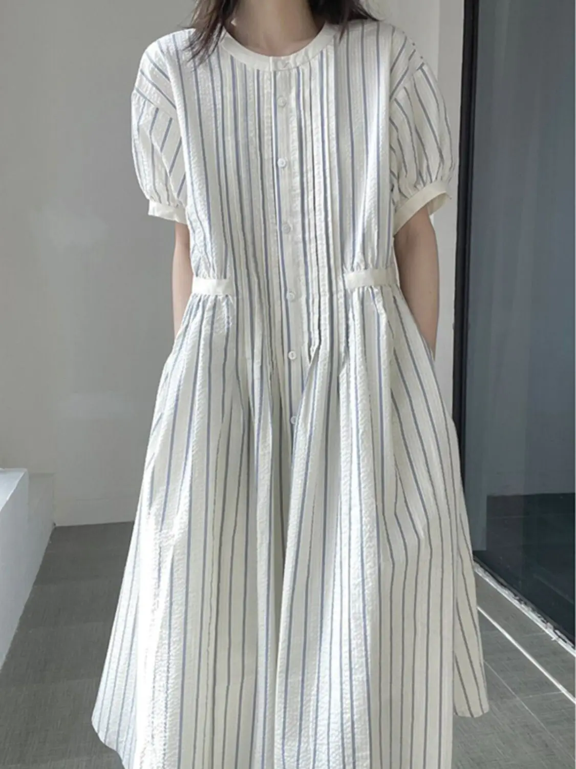 

Новое белое полосатое французское элегантное платье-рубашка с круглым вырезом и коротким рукавом, длинное, приталенное, тонкое, повседневное, в уличном стиле