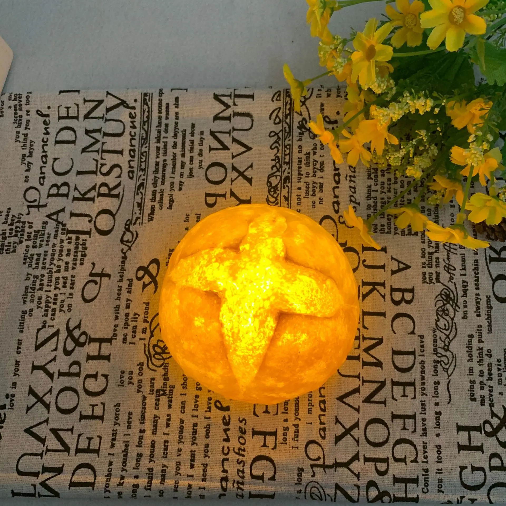Artifical Croissant Bread Light Atmosphere Lamp LED Bread Lamp LED Night Light Cake Shop Decoration Great Gift
