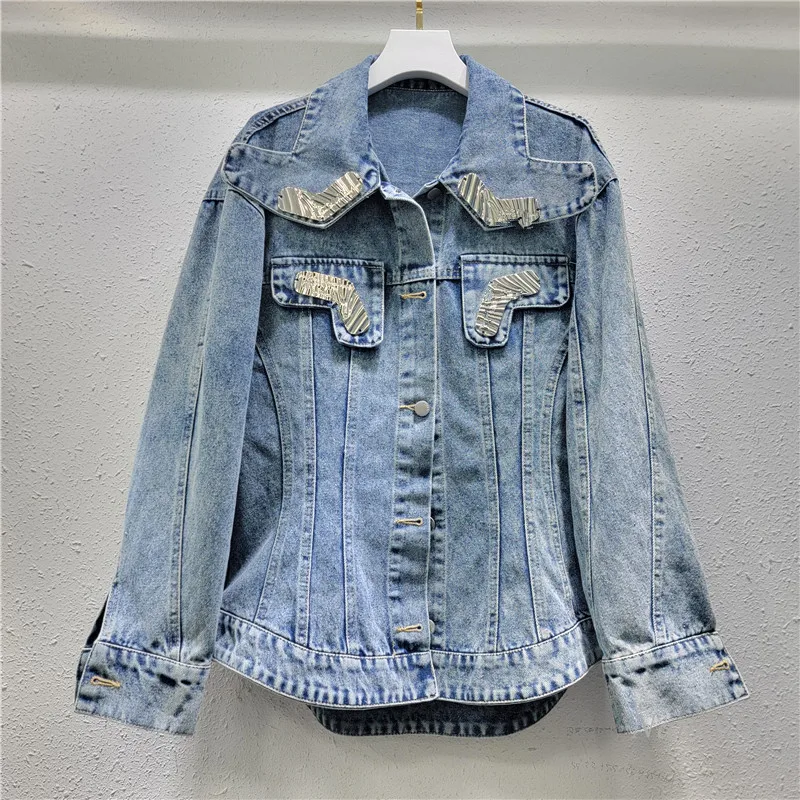 

2024 Autumn New Niche Design Metal Elements Back Swing Front Waist Design Fashion Denim Jacket for Women Short Jean Coat