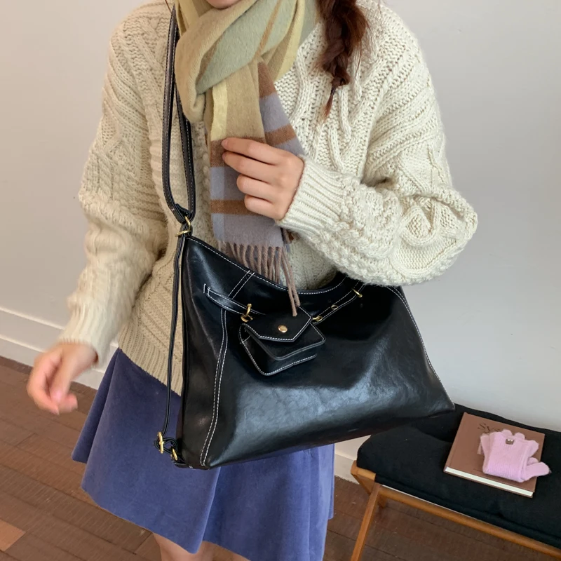 الجانب الأيسر المرأة الصغيرة بولي Leather حقيبة كتف جلدية 2025 الشتاء دلو حقيبة كروسبودي الفاخرة مصمم الاتجاه حقائب اليد والمحافظ النسائية