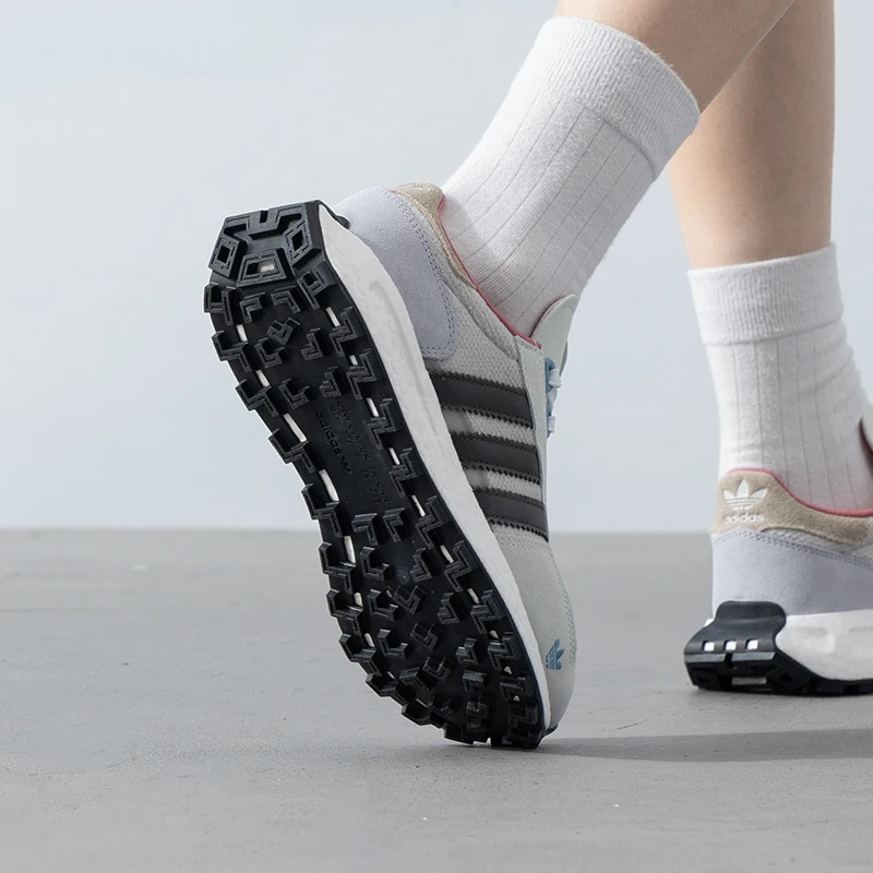 Adidas Clover รองเท้าบุรุษและสตรี 2024 กีฬาฤดูใบไม้ร่วงน้ําหนักเบาดูดซับแรงกระแทกรองเท้าวิ่งระบายอากาศ IF6809