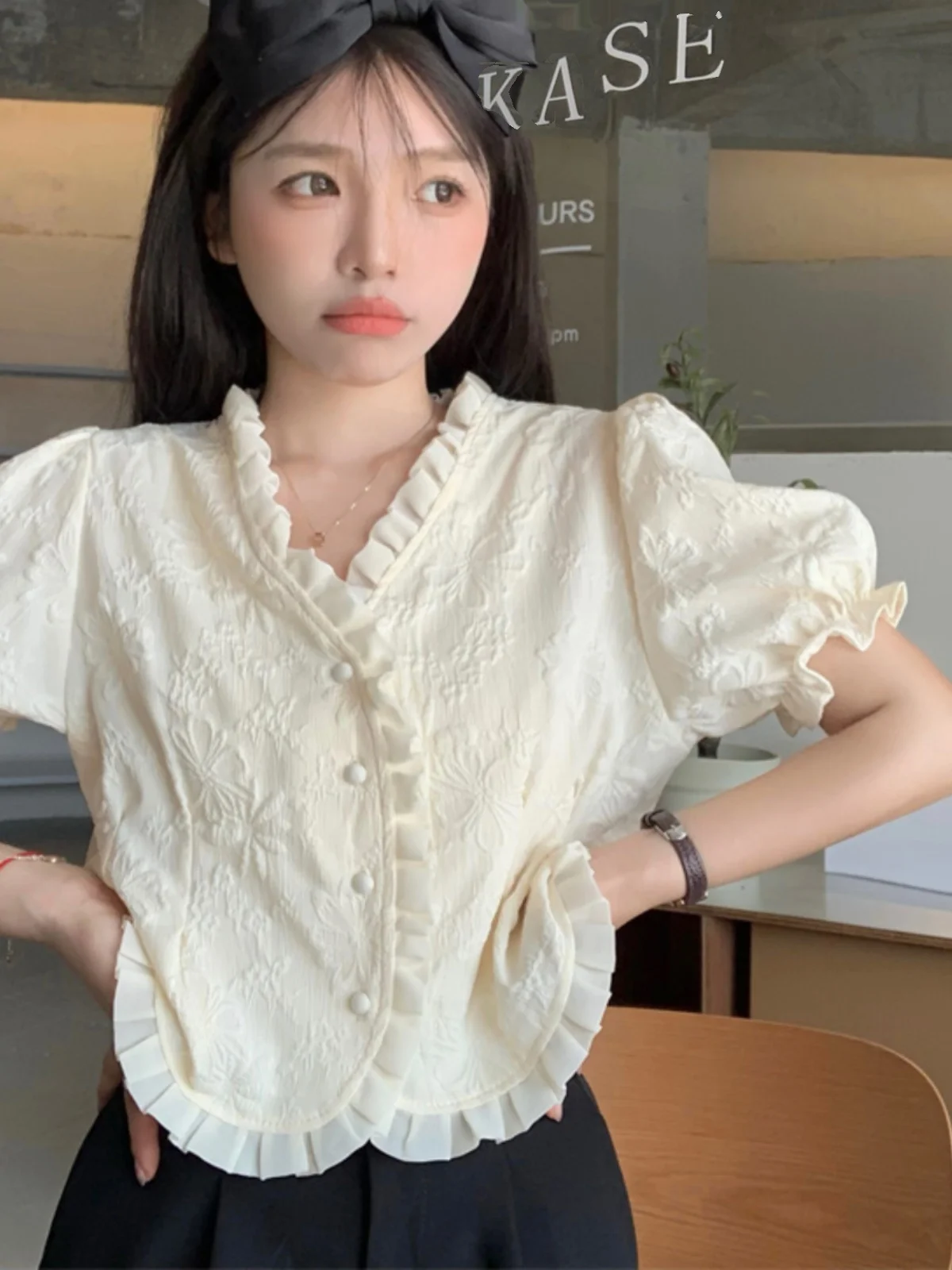 

Wooden V-Ne Bubble Sve irt Women's Summer Design Sensation Waist-Cinching ort Sweet Top Commute Sle Pure Color