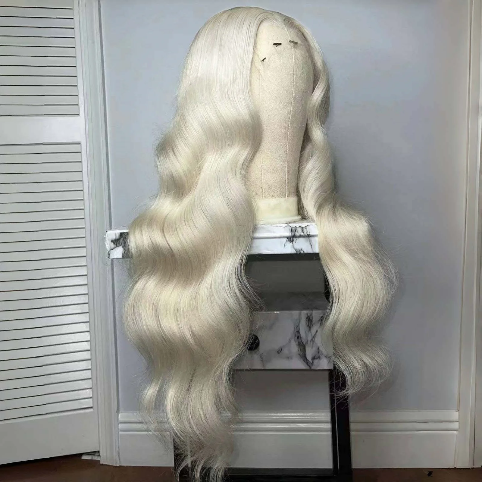 White Platinum Blonde Wig Body Wave Synthetic Lace Front Wig Glueless Long Natural Wavy Hair Frontal Lace Wigs for Women Fashion