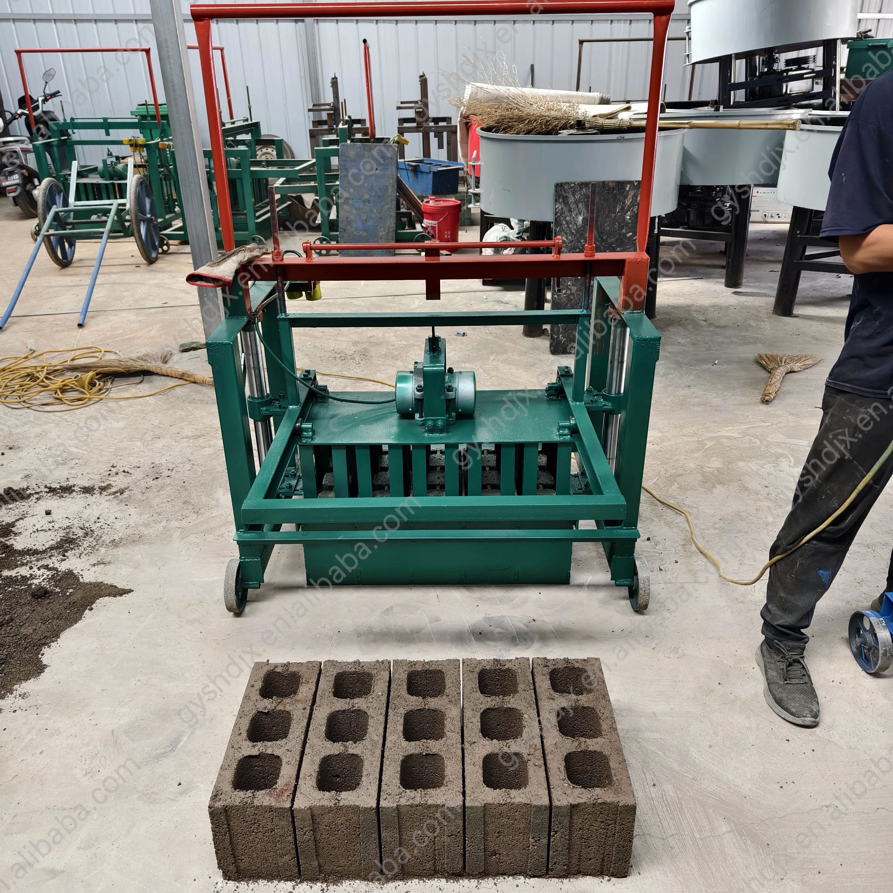 Efficient Convenient Block Building Machines Mobile Egg Laying Concrete Block Machines Simple Paving Bricks Making Machinery