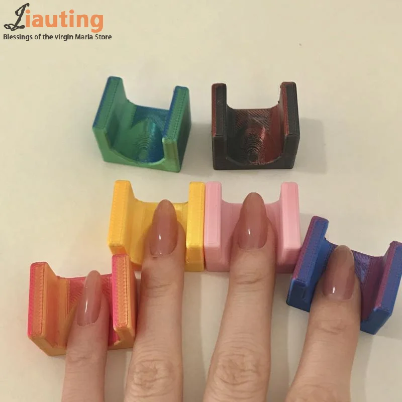 Antypoślizgowa poduszka do paznokci z nadrukiem 3D Stojak na palec Podpórka do salonu paznokci Stały uchwyt na palec Profesjonalny uchwyt do malowania paznokci