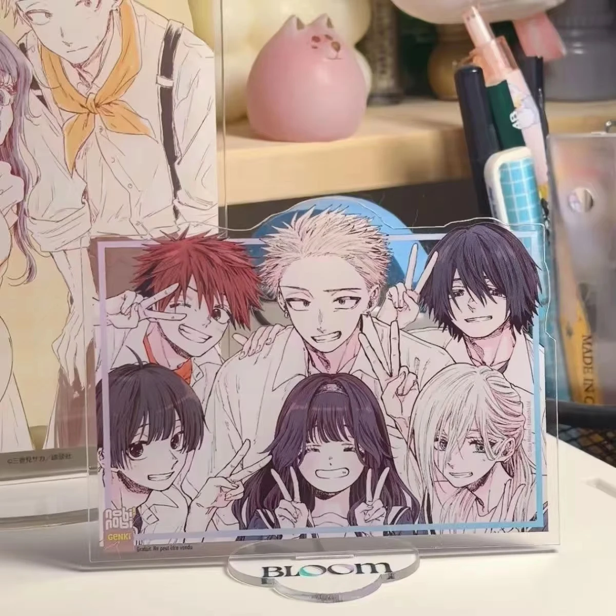 ดอกไม้หอมหวานบานสะพรั่งอย่างสง่างาม รูปปั้นอะคริลิคตั้งโต๊ะ ของตกแต่งและอุปกรณ์ประกอบฉาก