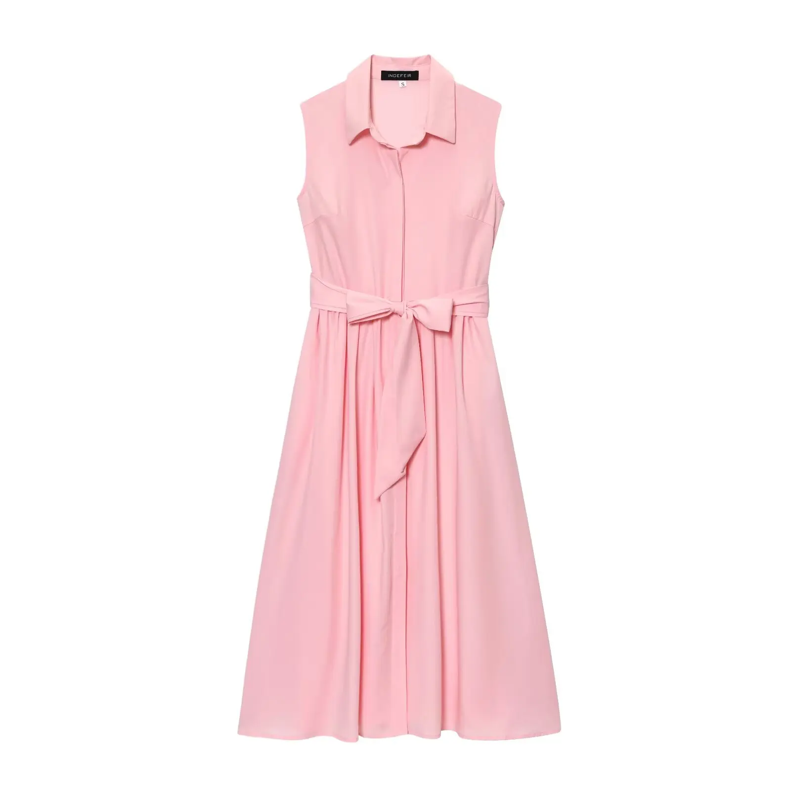 Damski długi, dopasowany, letni, casualowy, poliestrowy fartuch z paskiem, kołnierzykiem typu \"flip\", marszczonym pasem i jednolitym kolorem.