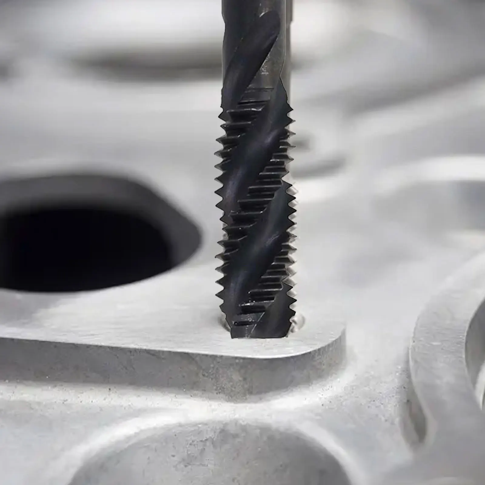 For Bronze Metric Machine Thread Tap Milling Machines Tapping Machines Shank Diameter 6mm Spiral Groove Design