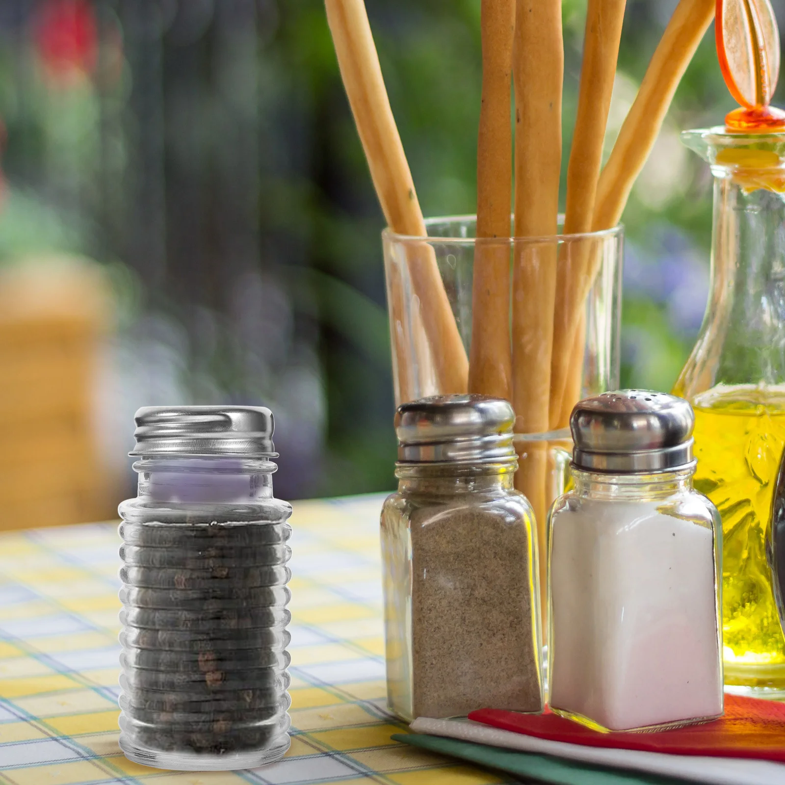 

2Pcs Small Glass Pepper Shaker Salt Spice Dispenser Kitchen Portable Seasoning Bottle for Home Small Pepper Shaker