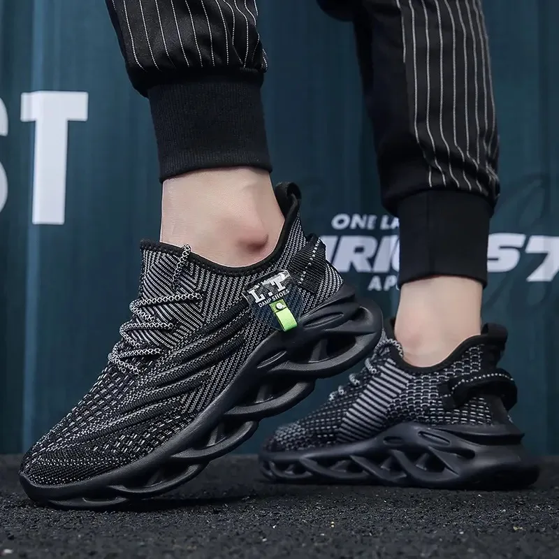 

Ultra-light, large-sized men's shoes with twisted soles, running shoes, extra-large-sized shoes, mesh sports shoes sneakers