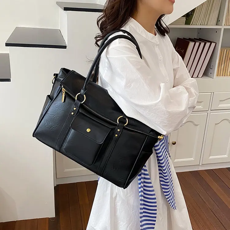

Trendy Vintage Solid Color Diaper Bags For Ladies High-End Designer Tote Bag Large Capacity Shoulder Bag Simple Stylish Elegant