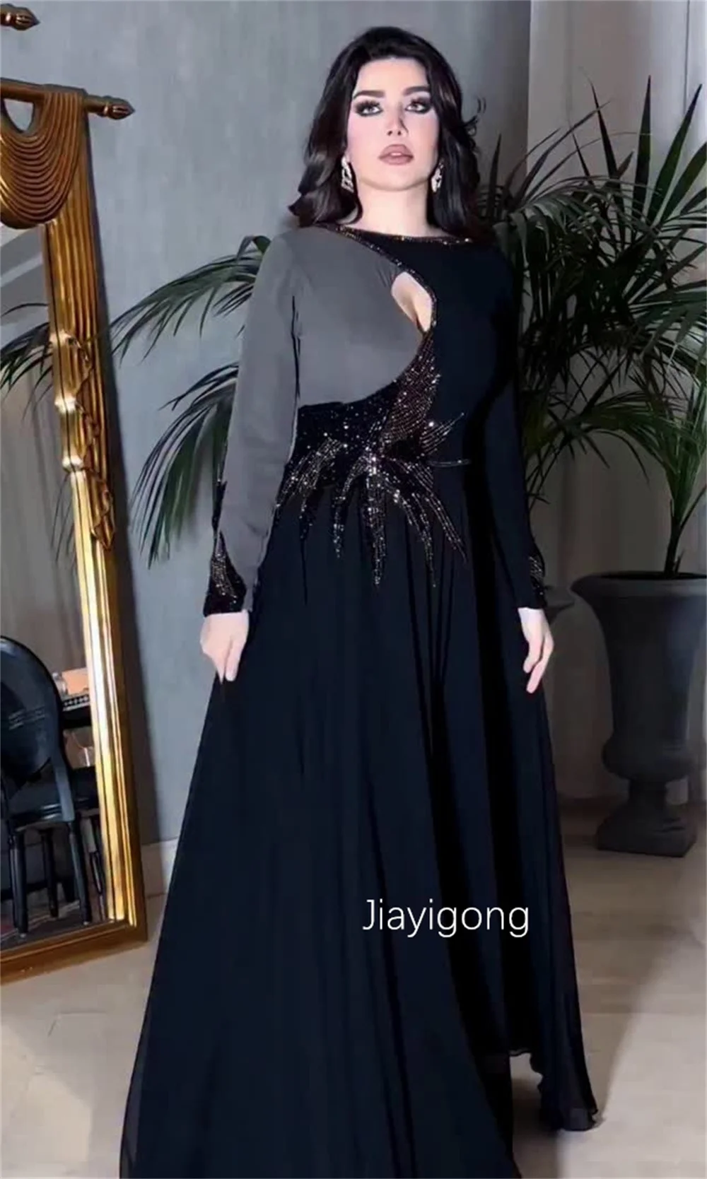 ที่กําหนดเองสไตล์จีนชีฟองประดับด้วยเลื่อมจีบ A-Line O-คอชุดยาว Bespoke โอกาสอย่างเป็นทางการคุณภาพสูง