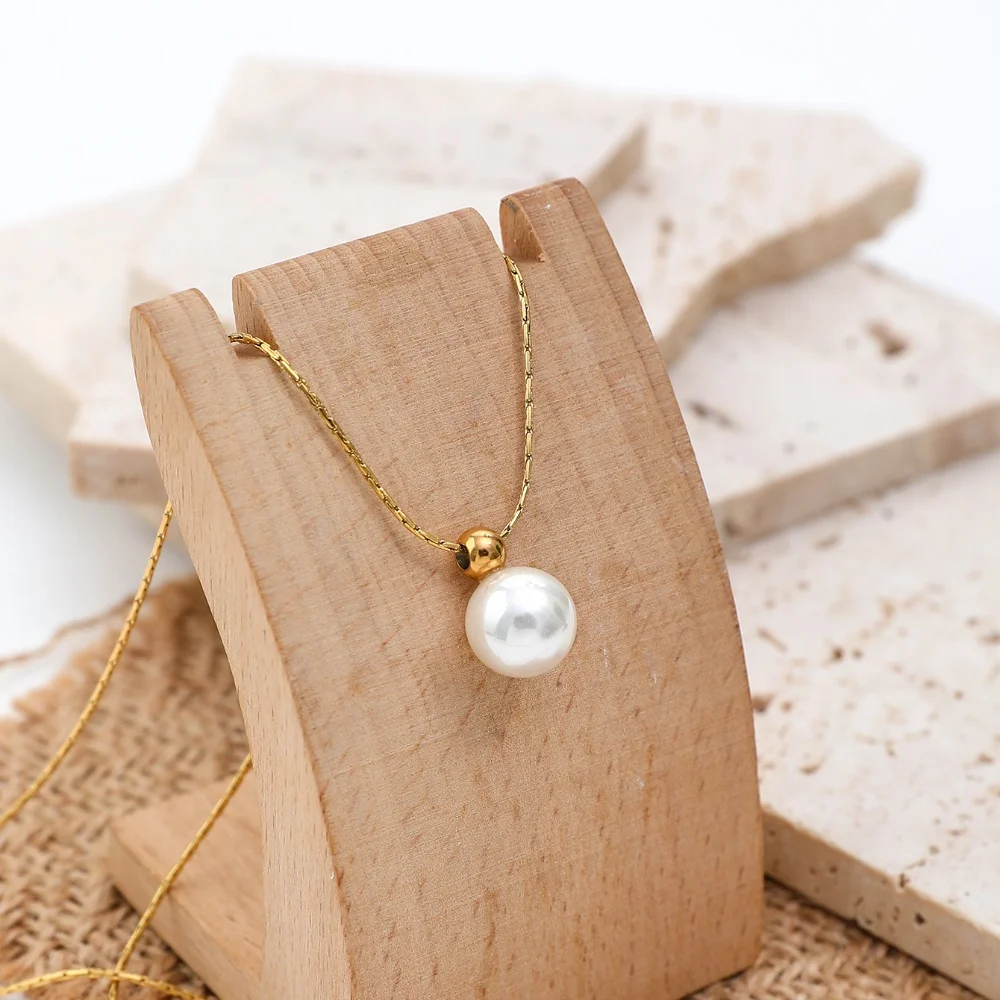 Fashionable Minimalist Stainless Steel Faux Pearl Pendant Necklace Suitable for Women