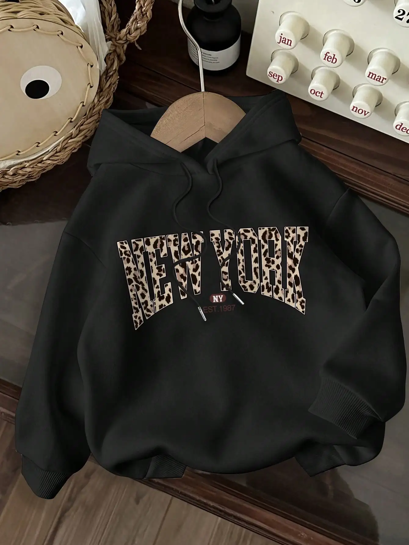 

Oversized Leopard Print Graphic Hoodie with Drawstring, Loose Fit for Fall/Winter