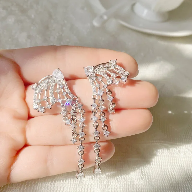 

MDLFES Moissan Diamond Style Concept Butterfly Design Stud Earrings Women 18K Gold Plated Drops Light Luxury