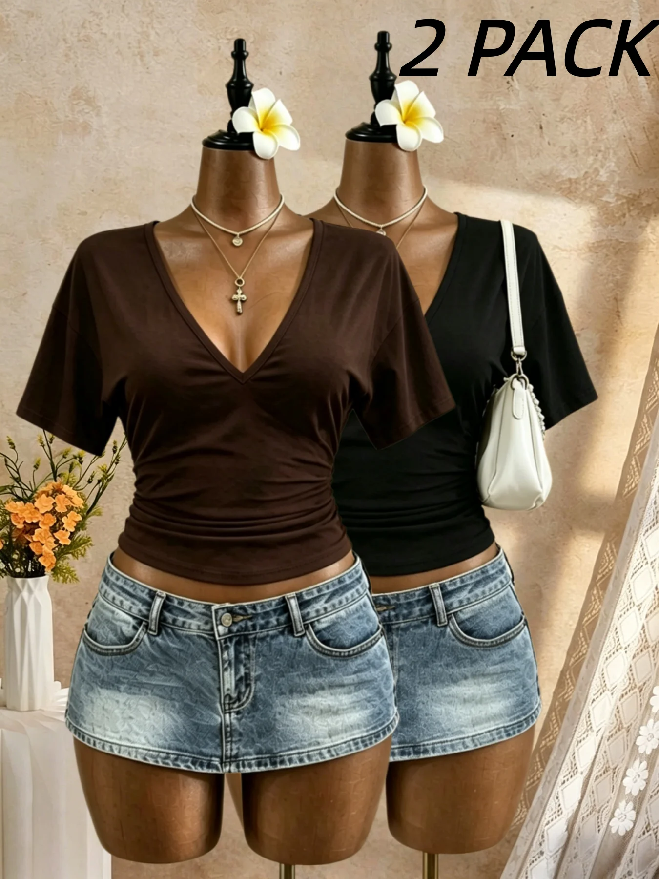2er-Pack Damen T-Shirt mit tiefem V-Ausschnitt, Dolman-Ärmeln, seitlichen Raffungen, schmaler Passform, kurz geschnitten, Sommer 2026, Y2K, unifarben in Schwarz und Weiß, Basic Casual – Detail 3