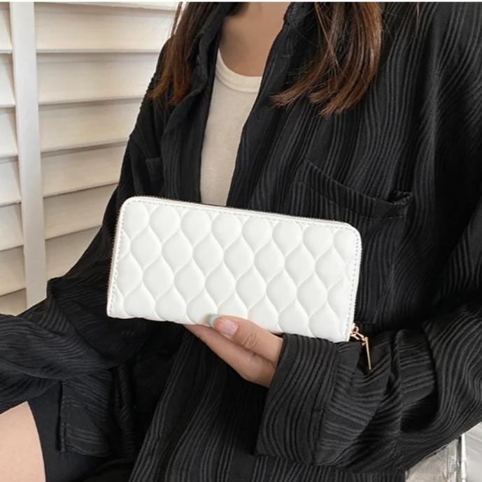 

Stylish Female Wallet, Multifunctional Light Luxury Brand with Durable Construction and Compact Storage