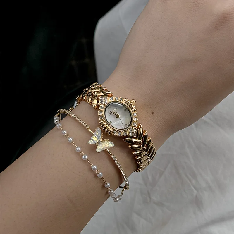 ファッショナブルなクォーツ腕時計、レディースダイヤルクォーツウォッチ、小さなチェーンウォッチ、ファッショナブルで手頃な価格の高級レディースウォッチ。
