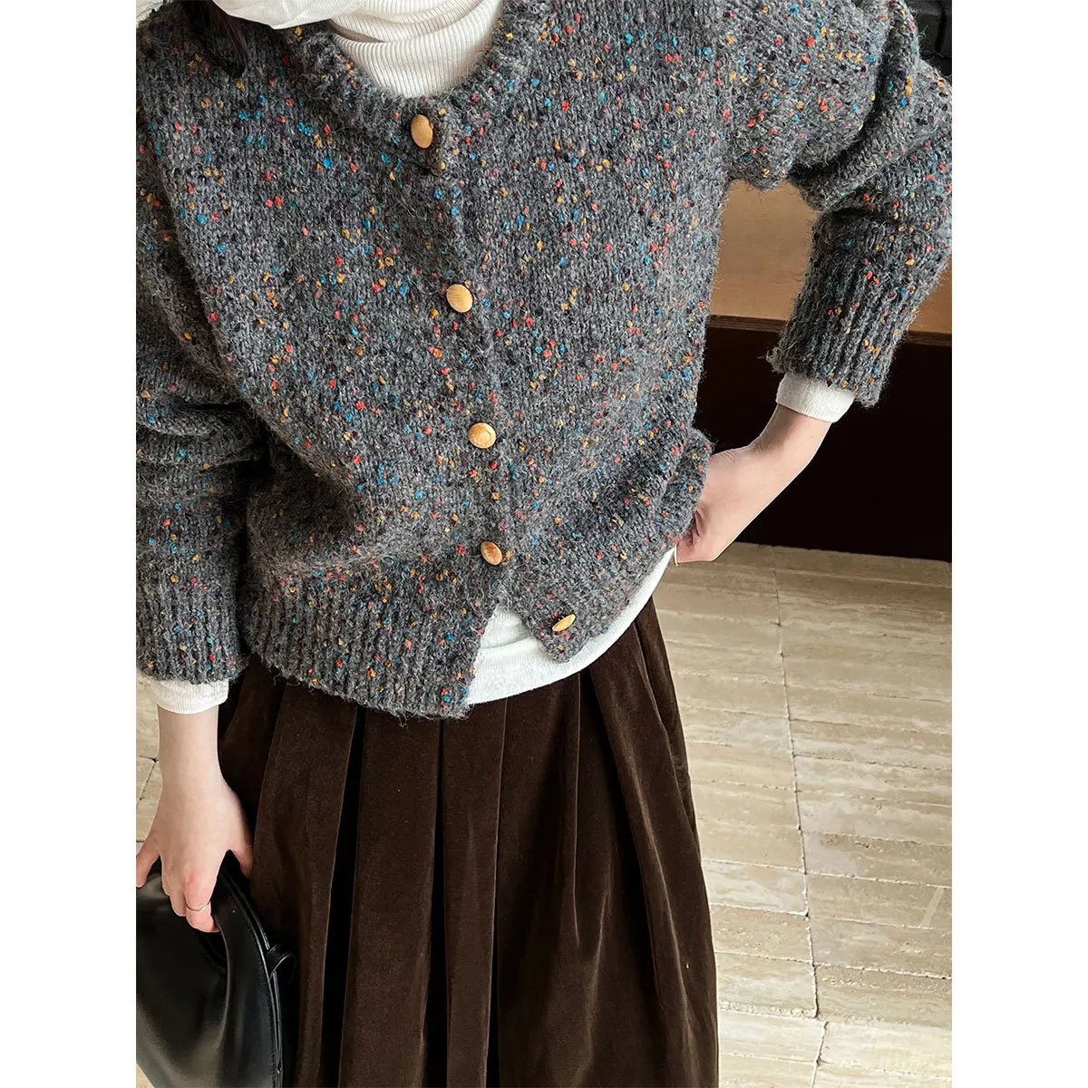 

Casual Autumn and Winter New Soft and Lazy Style Color Dot Knitted Cardigan, Women's High-end and Versatile Wooden Buckle Ss688