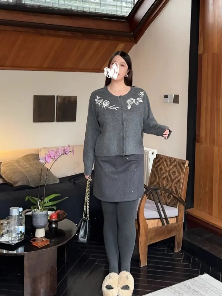 Conjuntos a juego de otoño para mujer, cárdigan de punto con flores bordadas informales, Tops de cintura alta con lentejuelas, falda acampanada, conjunto de dos piezas 4XL