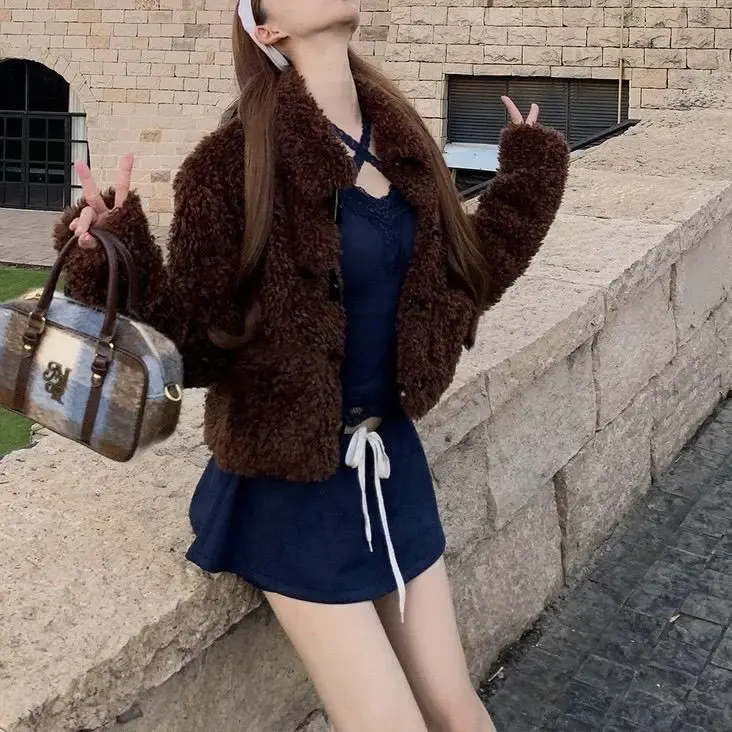 Lazy Retro College Lambswool Short Coat Horn Buckle Thick Warm and Loose Foreign Women's Autumn and Winter Models.