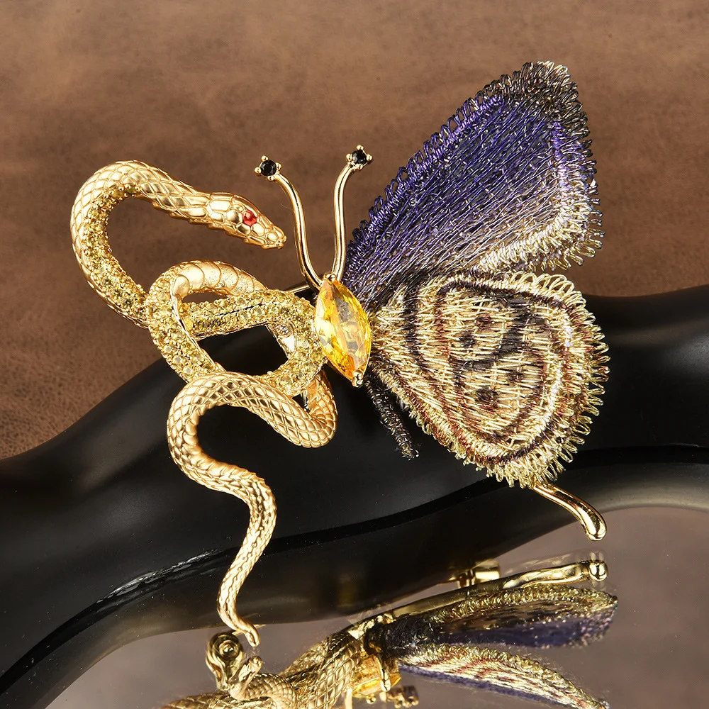 2025 New Listing Beautiful Snake Butterfly Design Brooches Pins Crystal Charming Trendy Casual Party Brooch Fashion Jewelry Gift