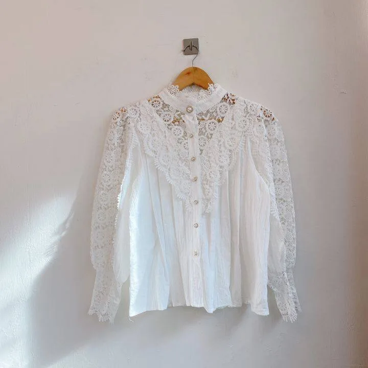 Vintage Solid White Lace Blouse Shirts Women New Korean Button Loose Shirt Tops Female Hollow Casual Ladies Blouses Blusas Tops