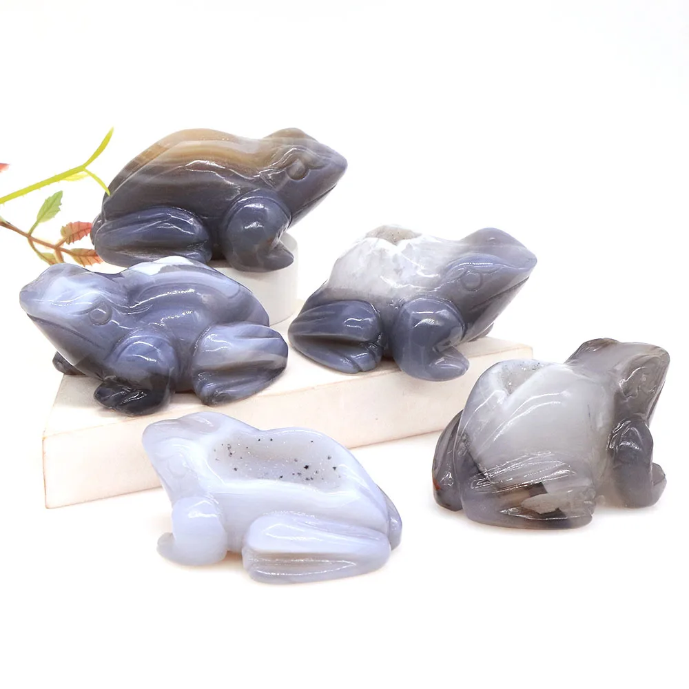 

Frog Statue Natural Gem Gray Agate Geode Crystal Carved Reiki Healing Stone Animal Figurine Handicraft Home Decoration Ornaments