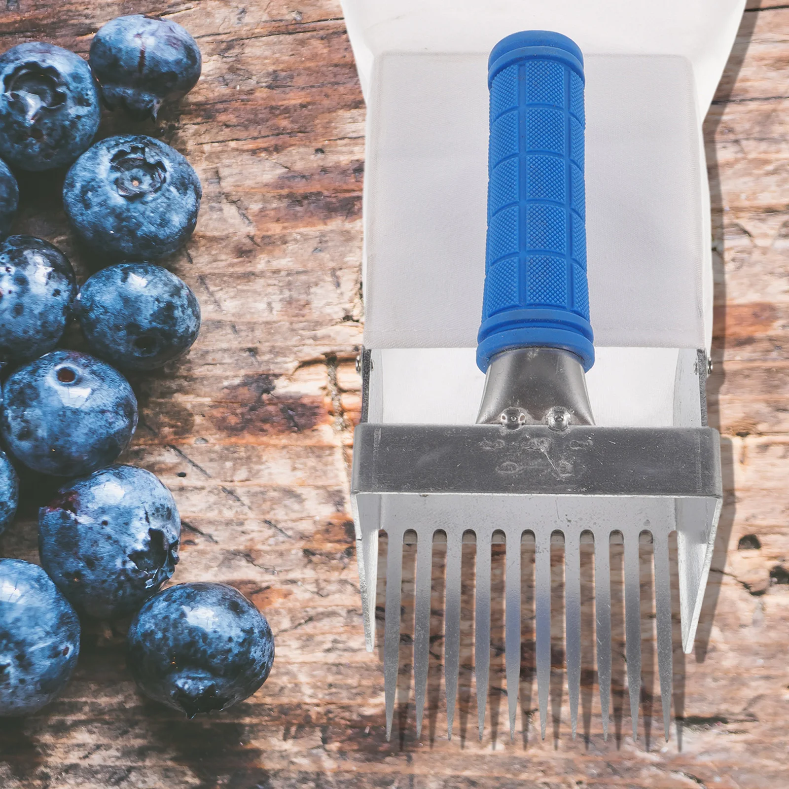 

Blueberry Picker Tool 45mm Teeth Lightweight Rake Portable Fruit Picker Handle Efficient Berry Scoop for Blueberries