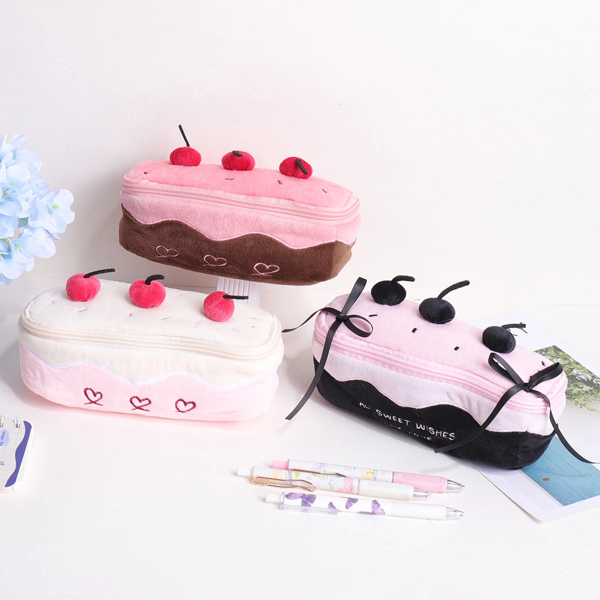 Neue Plüsch-Kirschkuchen-Stifttasche, großes Fassungsvermögen, Federmäppchen für Schüler, multifunktionale Schreibwarentasche für Schule, Büro, Dekoration