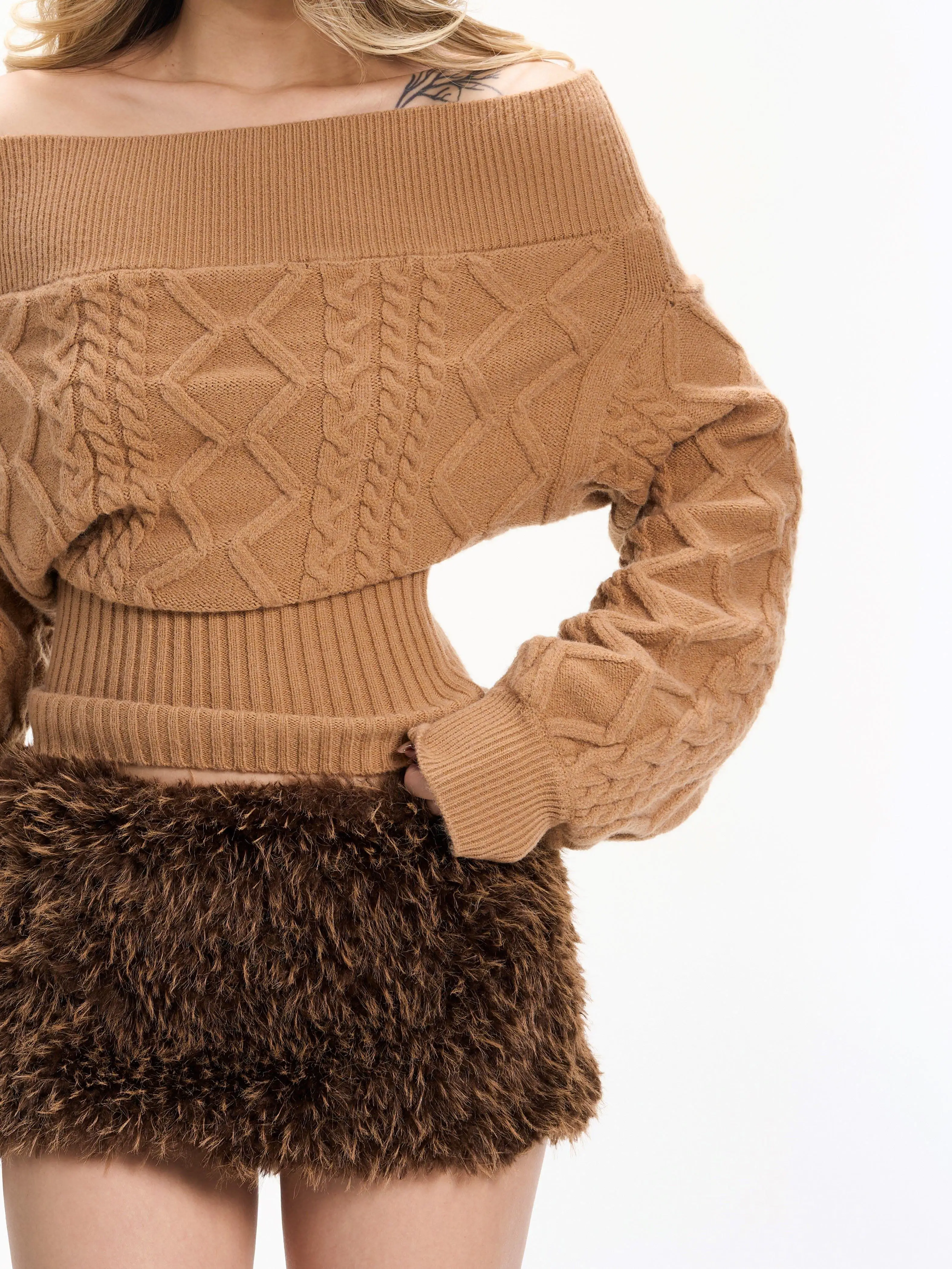 Grosso tecido z-padrão camelo um ombro cintura fina viajando estilo coreano camisola de malha para mulher 2025 outono e inverno