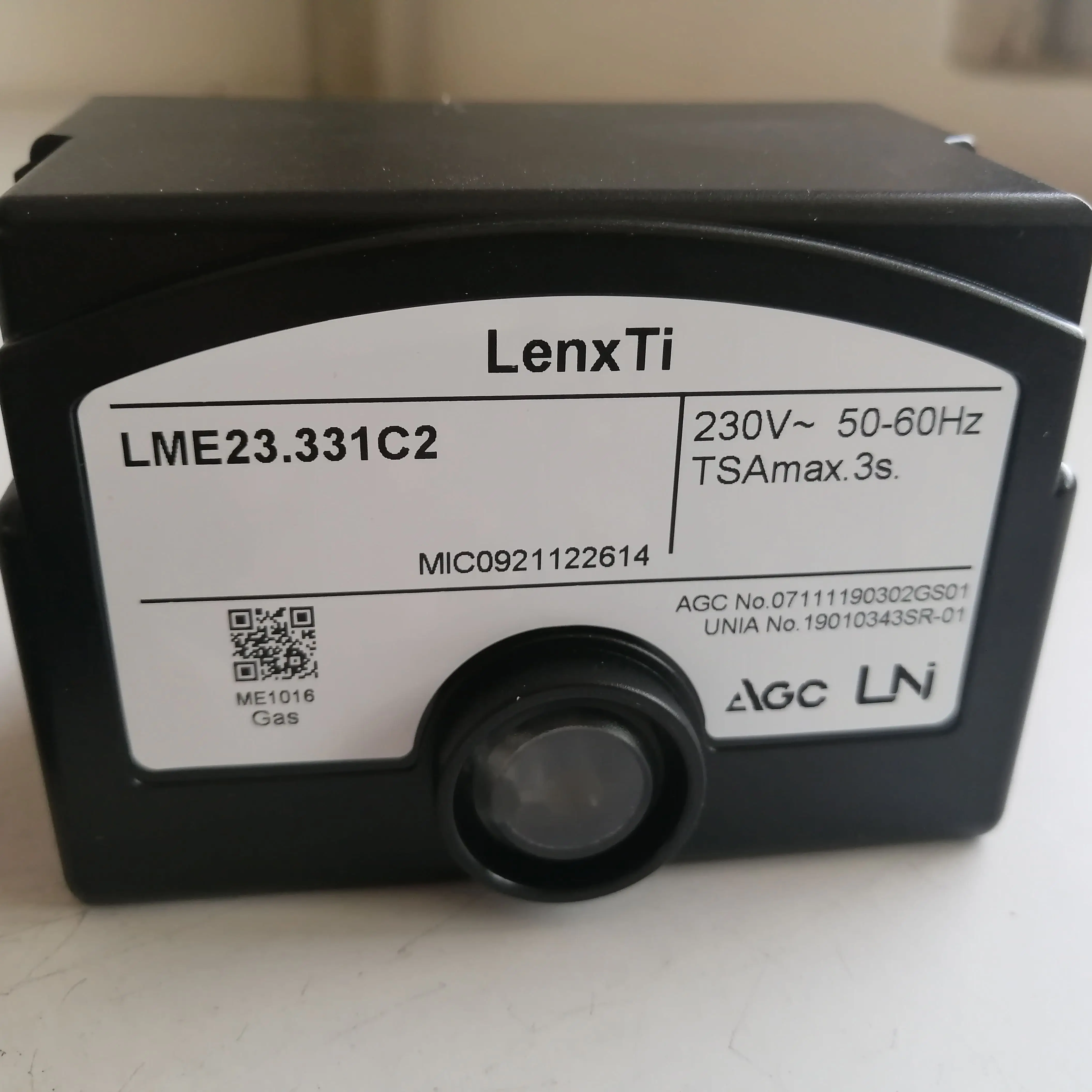 LME23.331C2 -LGB32.330A27 Burner control, 2-stage, QRB/QRC, t1=30s, TSA=3s, actuator 12s, AC230V