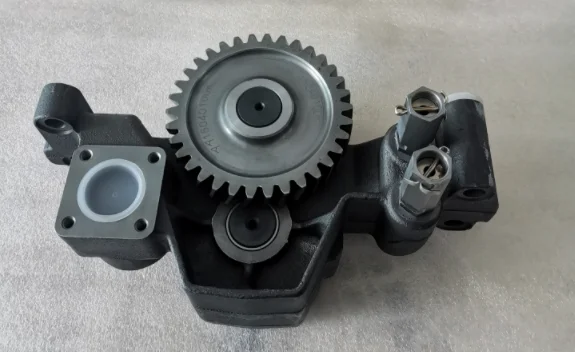

Original Spare Parts for Construction Machinery Diesel Engine Oil Pump 1004810498 6M26C 12M26C 6M26.2C 12M33C 12M33C