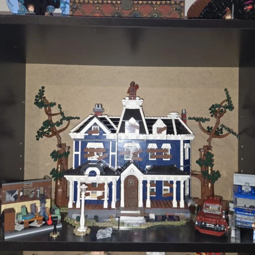 2026 New 2593pcs House Building Blocks TV Series Model for Birthday Festival Gift Suitable for giving holiday gifts to friends