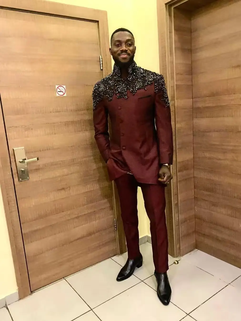 

Luxury Burgundy Men Suits Set 2 Pieces Blazer+Pants Trousers Beading Crystals Wedding Tuxedos Jacket Formal Office Groom Coat